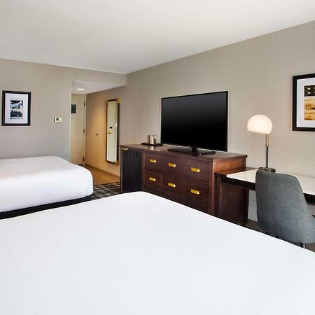 Doubletree By Hilton Lansing Hotel Екстериор снимка