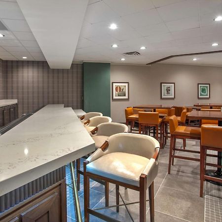 Doubletree By Hilton Lansing Hotel Екстериор снимка