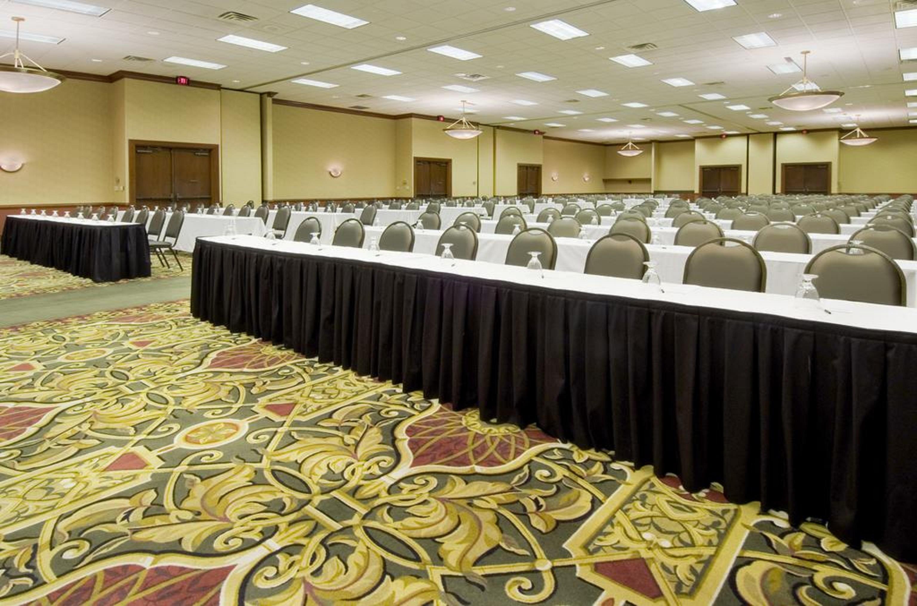 Doubletree By Hilton Lansing Hotel Бизнес снимка