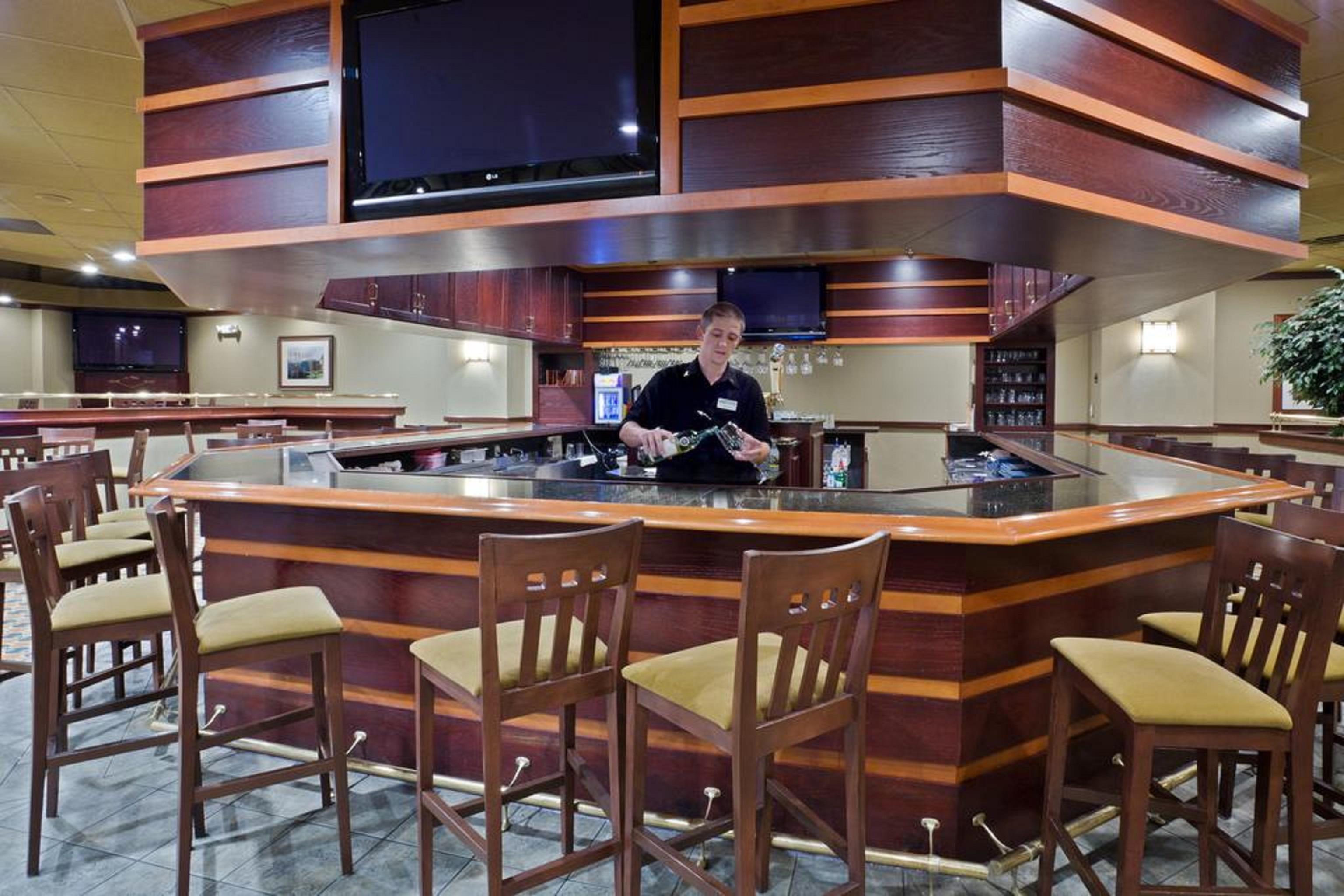 Doubletree By Hilton Lansing Hotel Екстериор снимка