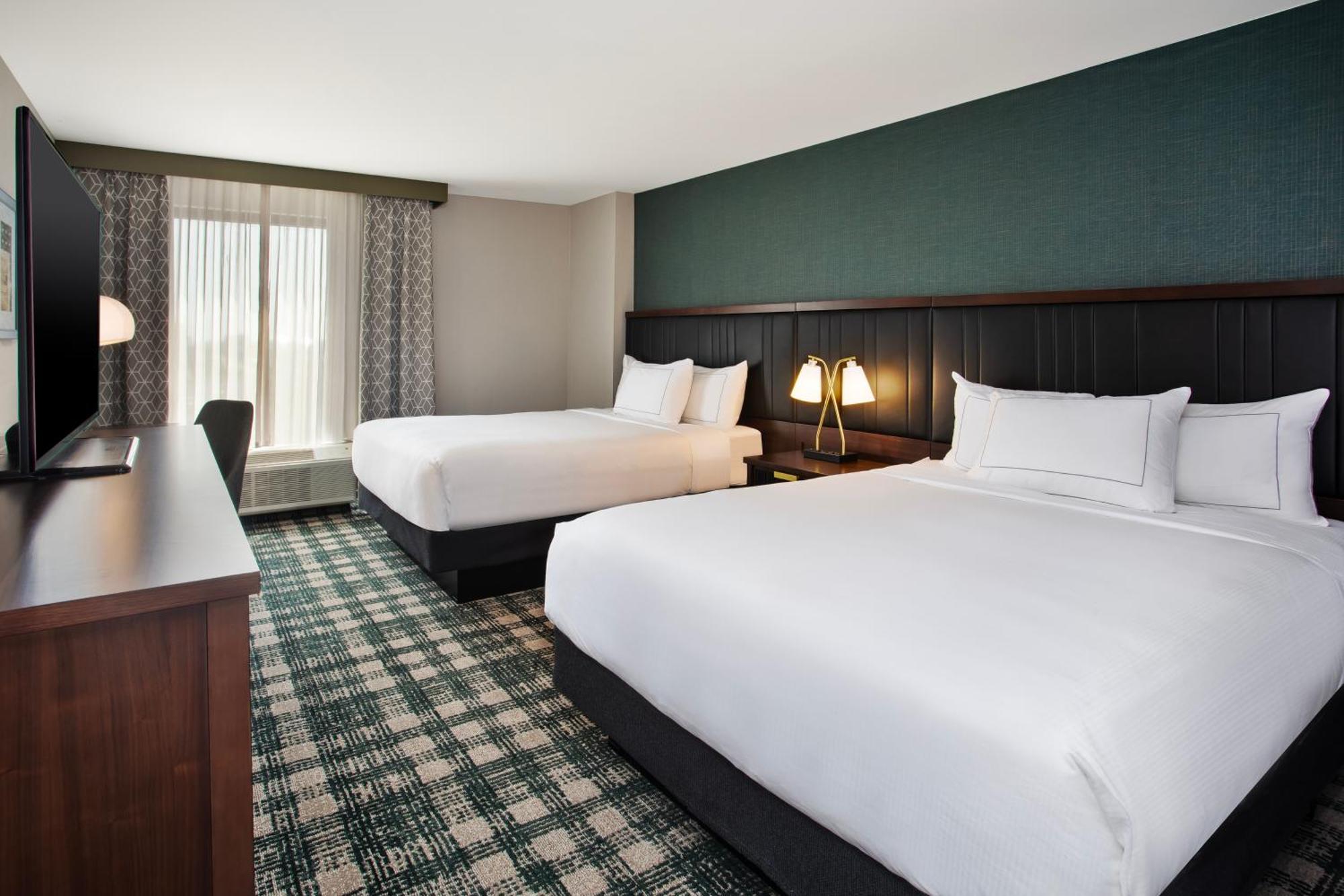 Doubletree By Hilton Lansing Hotel Екстериор снимка