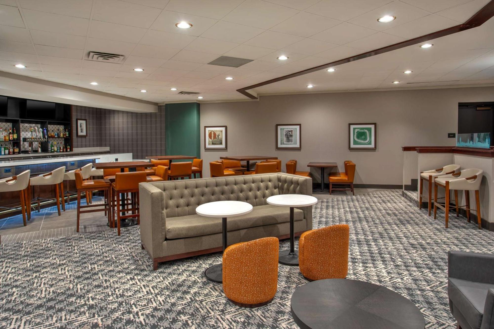 Doubletree By Hilton Lansing Hotel Екстериор снимка