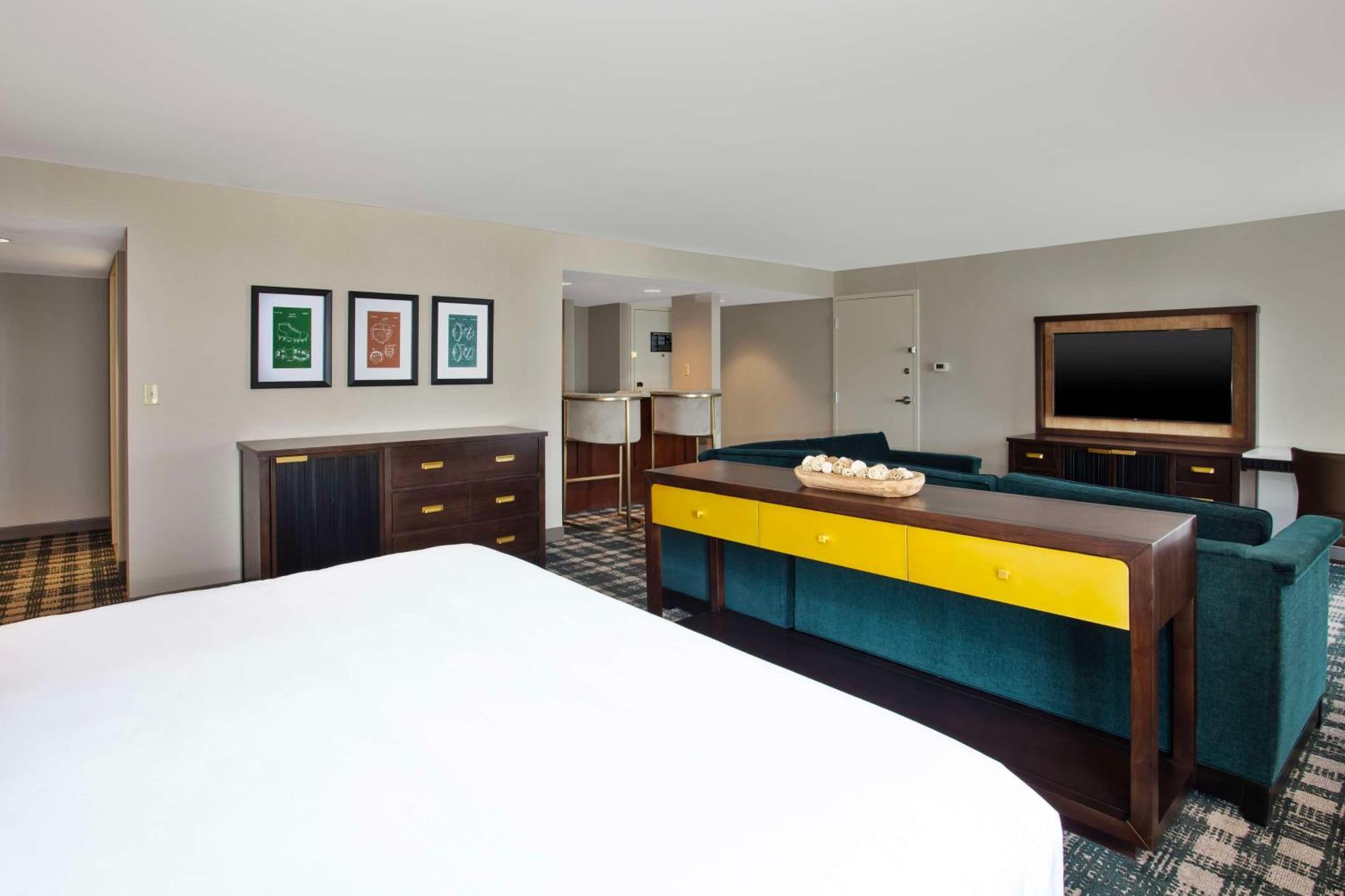 Doubletree By Hilton Lansing Hotel Екстериор снимка