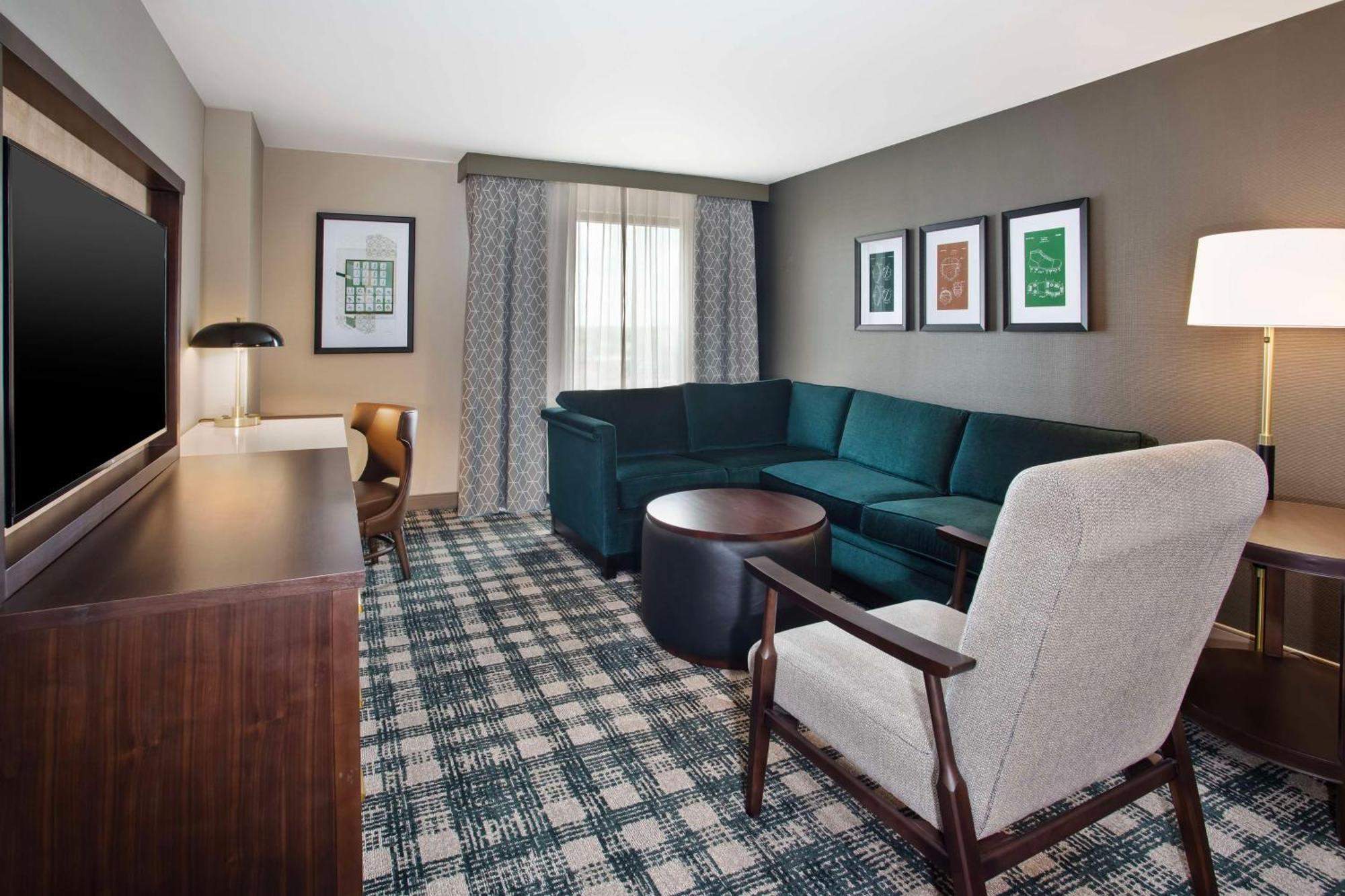 Doubletree By Hilton Lansing Hotel Екстериор снимка