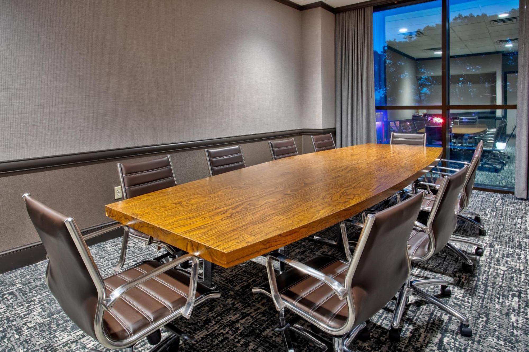 Doubletree By Hilton Lansing Hotel Екстериор снимка