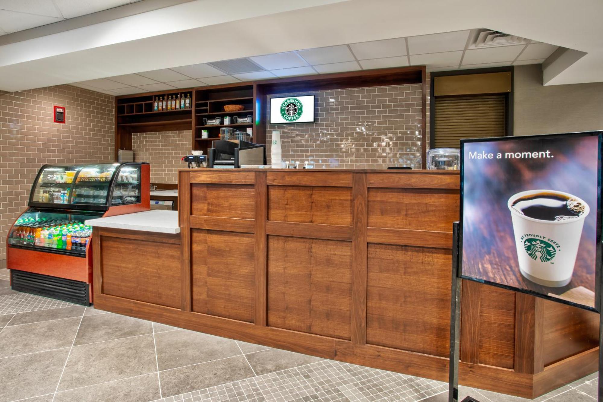 Doubletree By Hilton Lansing Hotel Екстериор снимка