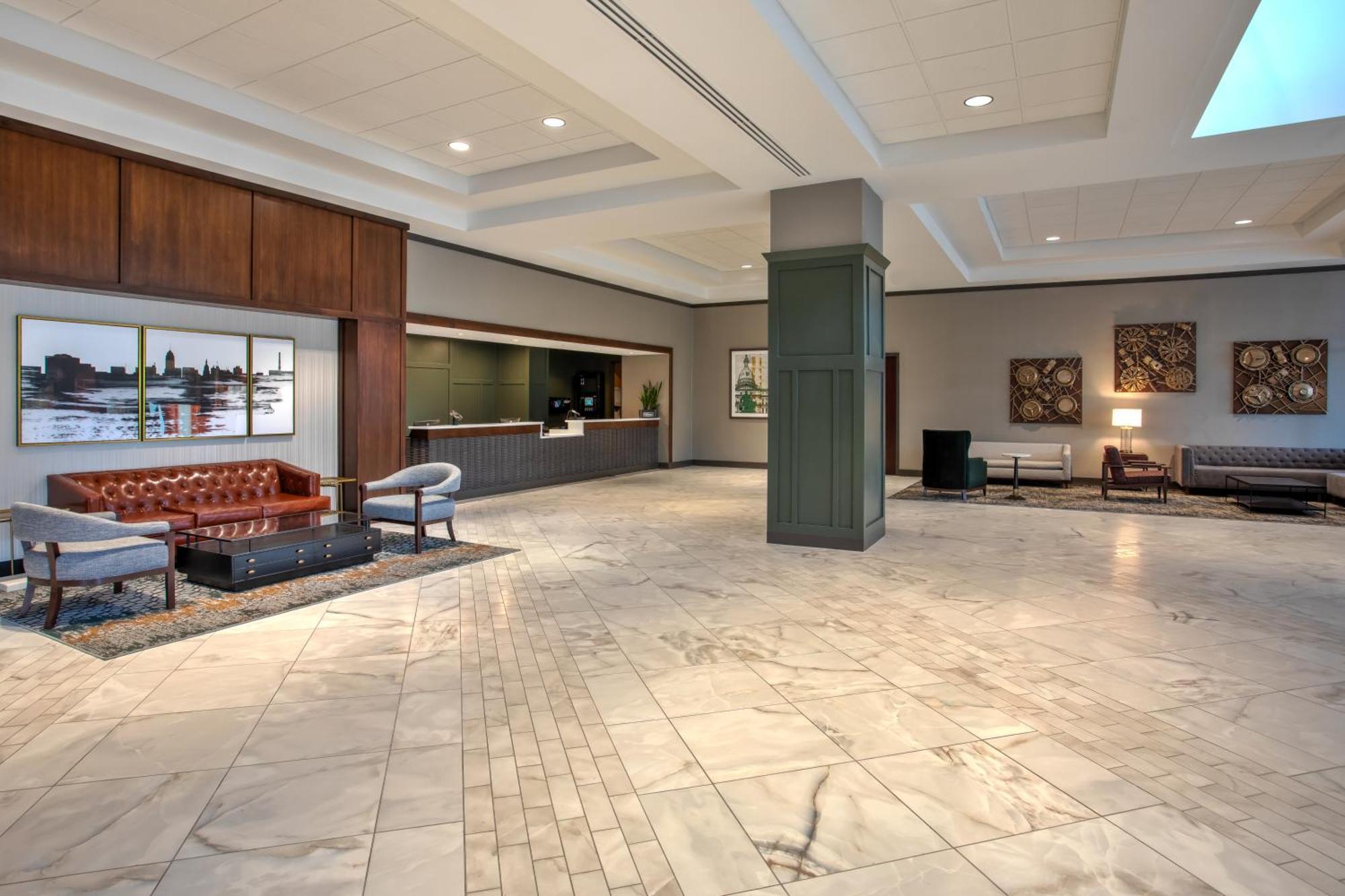 Doubletree By Hilton Lansing Hotel Екстериор снимка