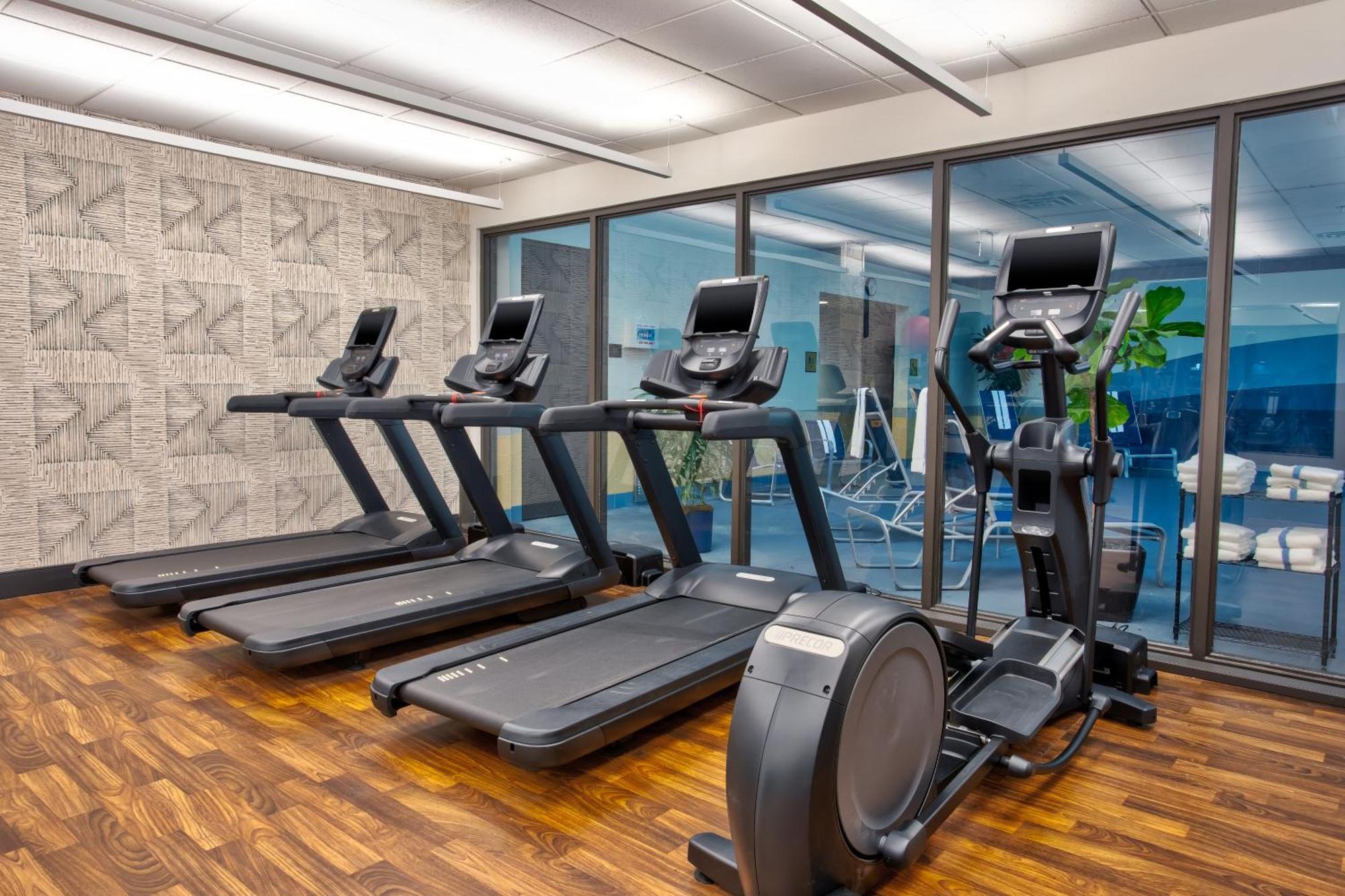 Doubletree By Hilton Lansing Hotel Екстериор снимка