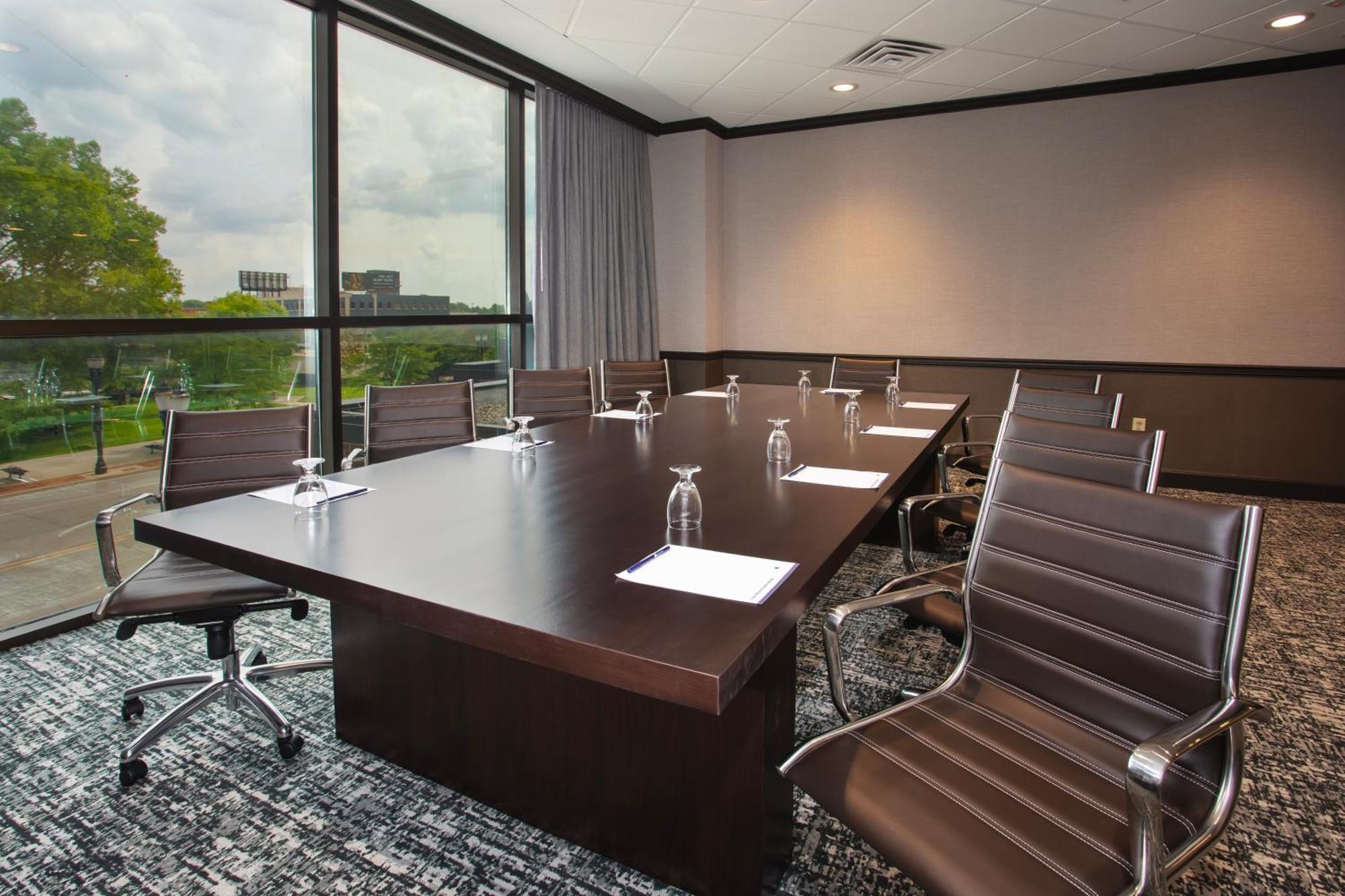 Doubletree By Hilton Lansing Hotel Екстериор снимка