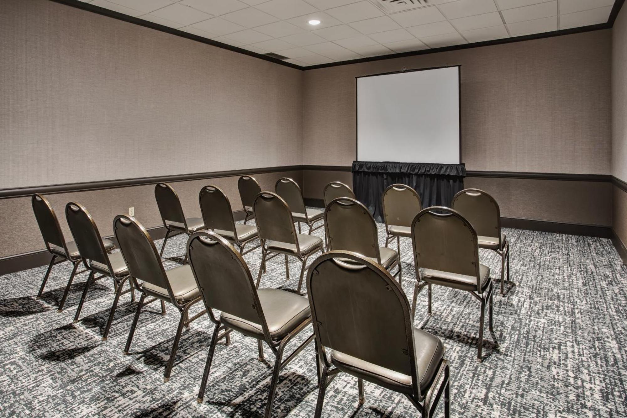 Doubletree By Hilton Lansing Hotel Екстериор снимка