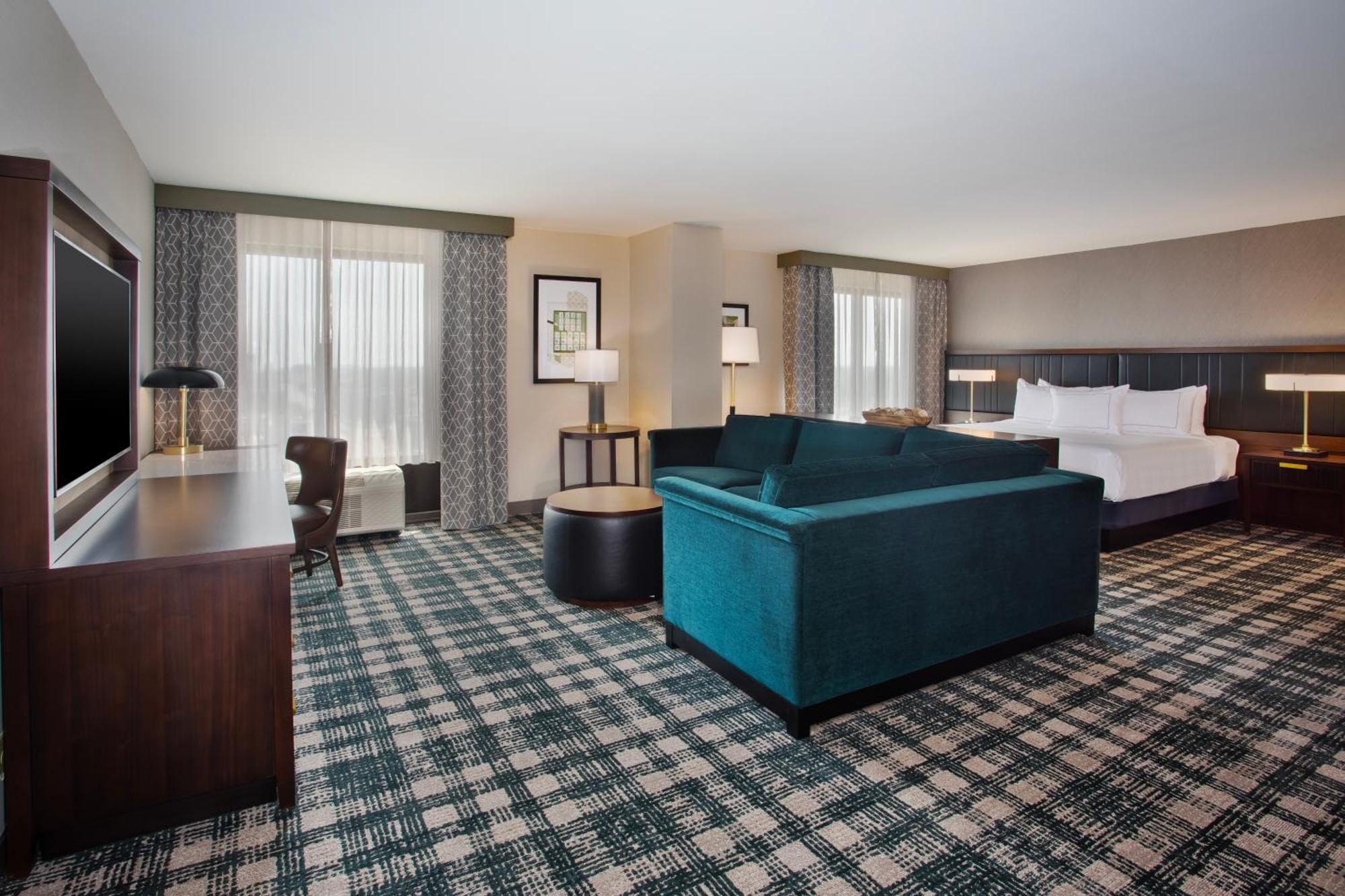 Doubletree By Hilton Lansing Hotel Екстериор снимка
