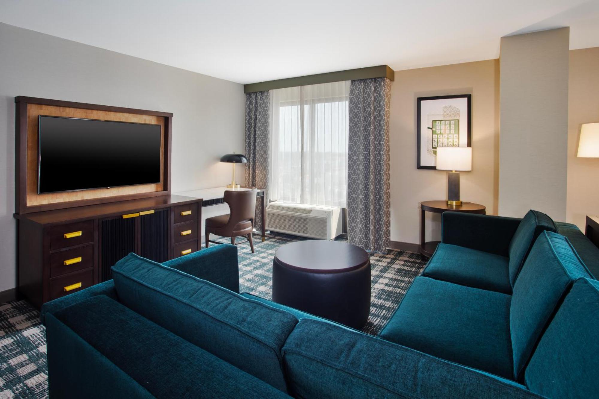 Doubletree By Hilton Lansing Hotel Екстериор снимка