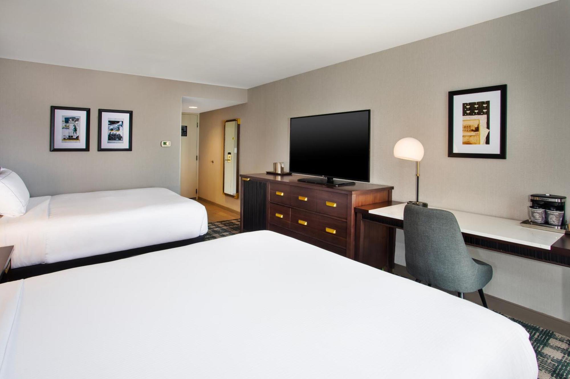 Doubletree By Hilton Lansing Hotel Екстериор снимка