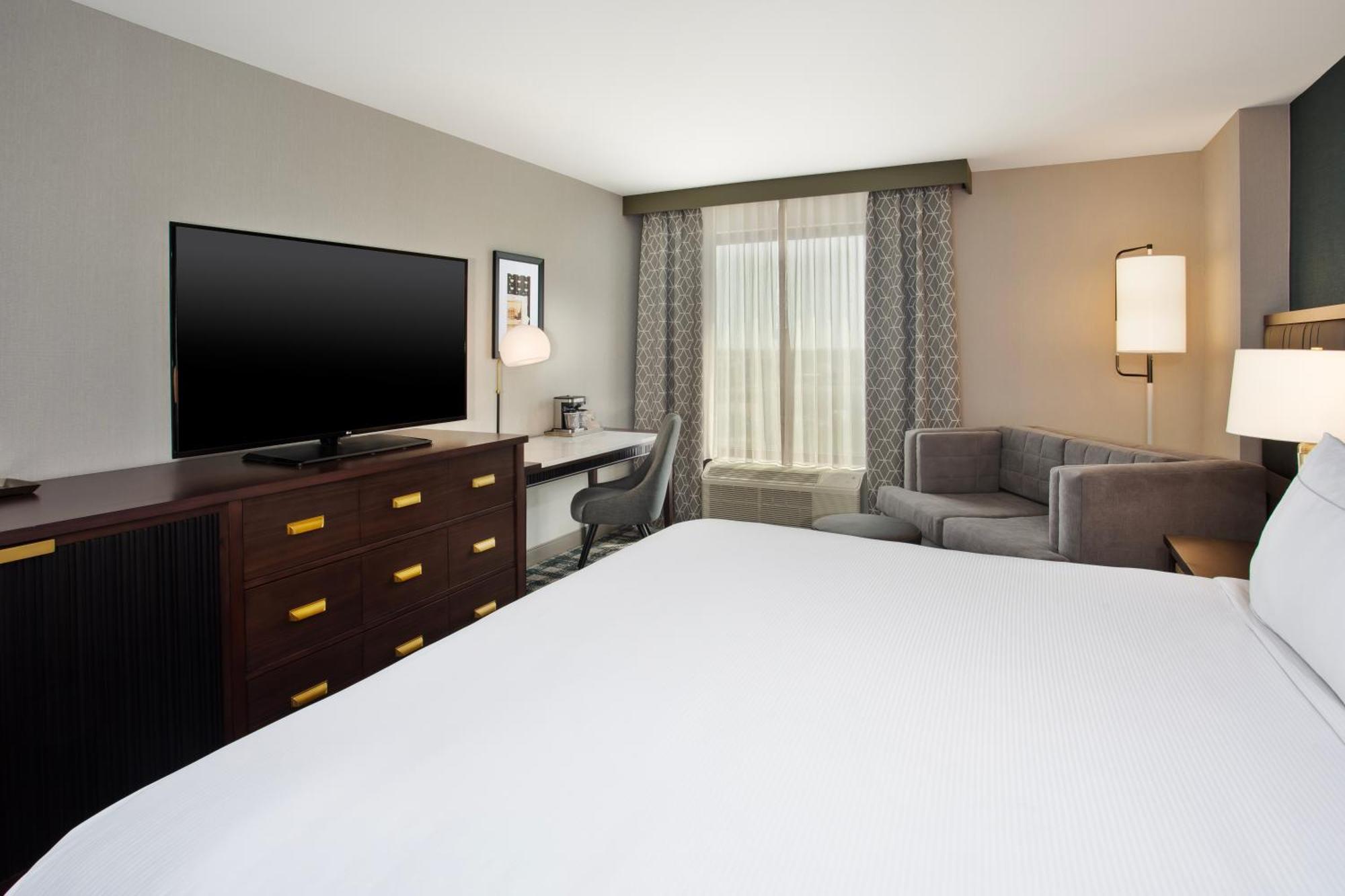 Doubletree By Hilton Lansing Hotel Екстериор снимка