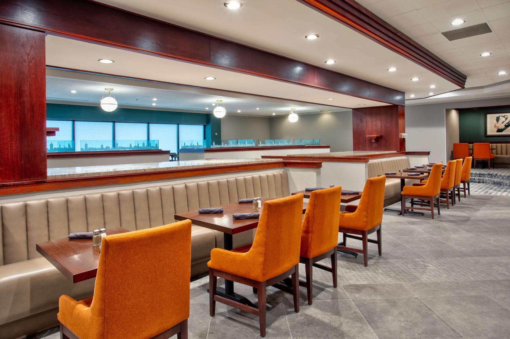 Doubletree By Hilton Lansing Hotel Екстериор снимка