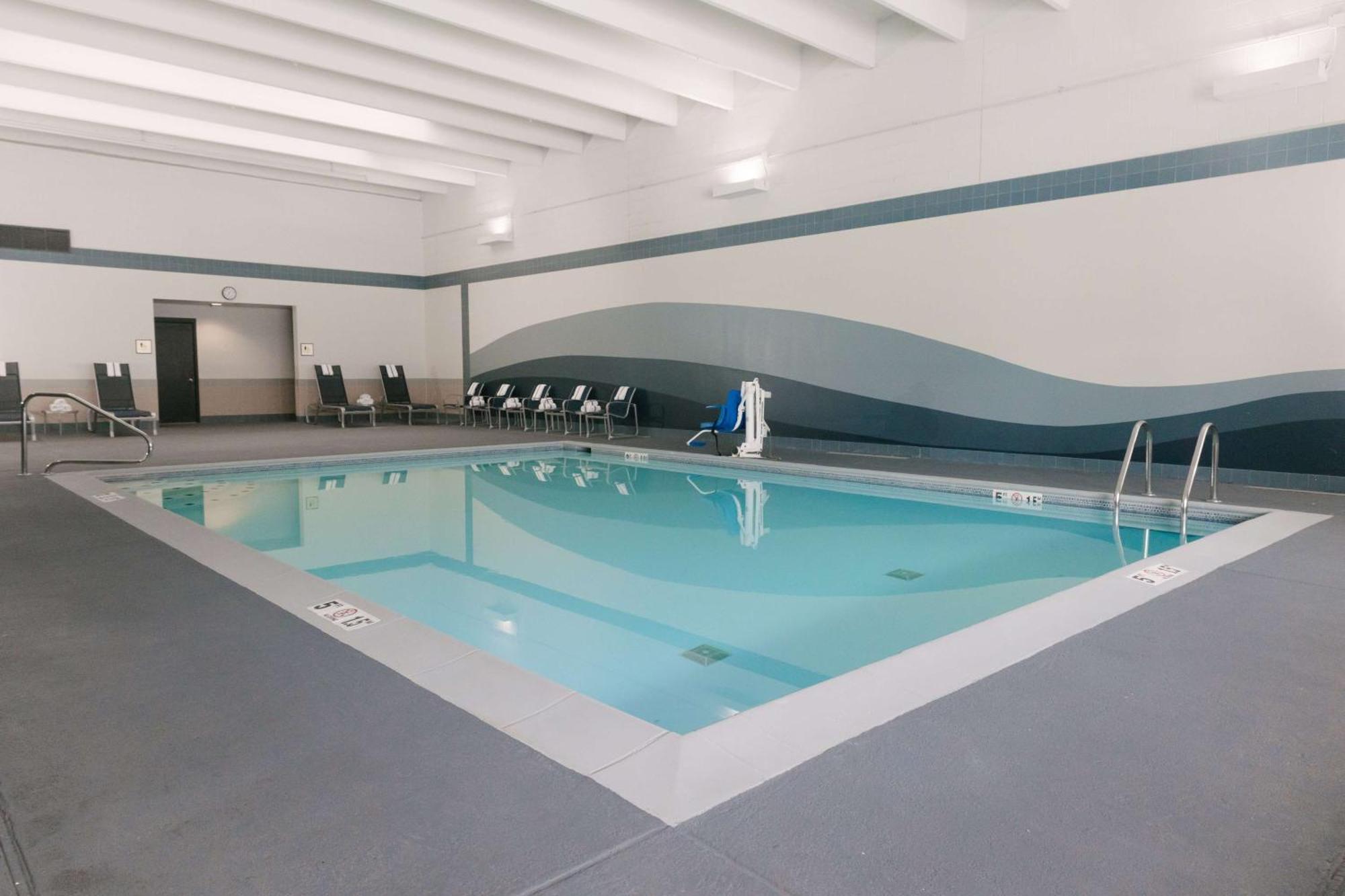 Doubletree By Hilton Lansing Hotel Екстериор снимка