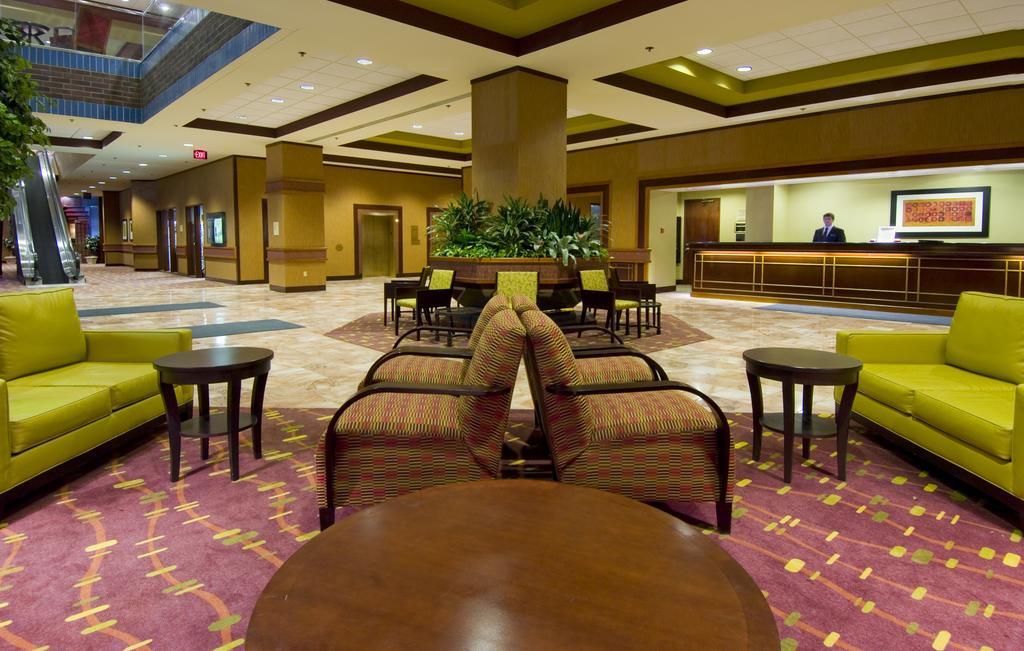 Doubletree By Hilton Lansing Hotel Интериор снимка